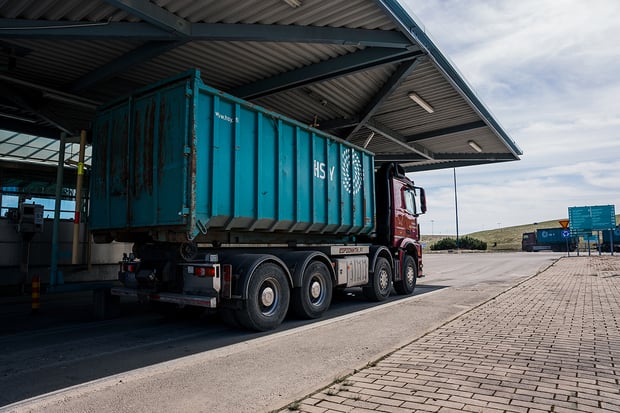 HSY_wastemanagement_truck_1200