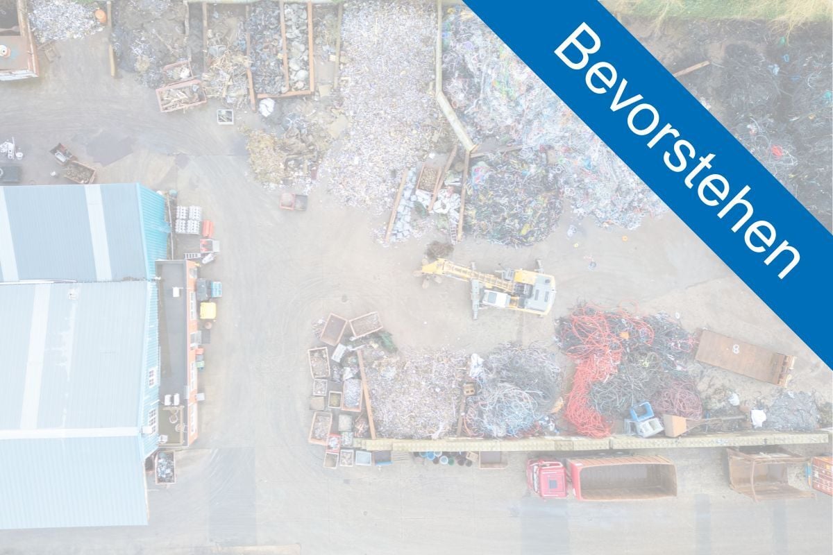 aerial-view-recycling-center-yard_Bevorstehen