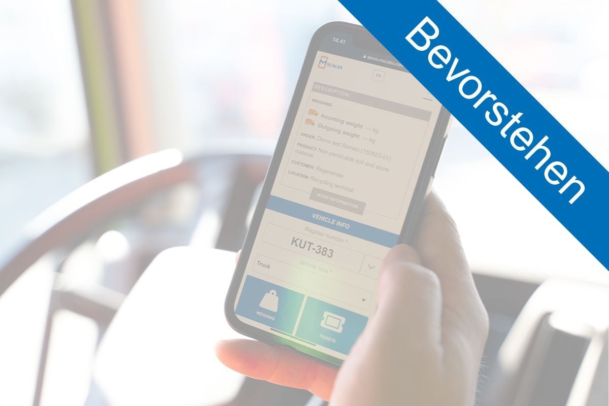 truck-driver-using-mScales_Bevorstehen