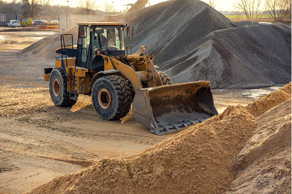 mScales_Wheel-loader-sand-piles