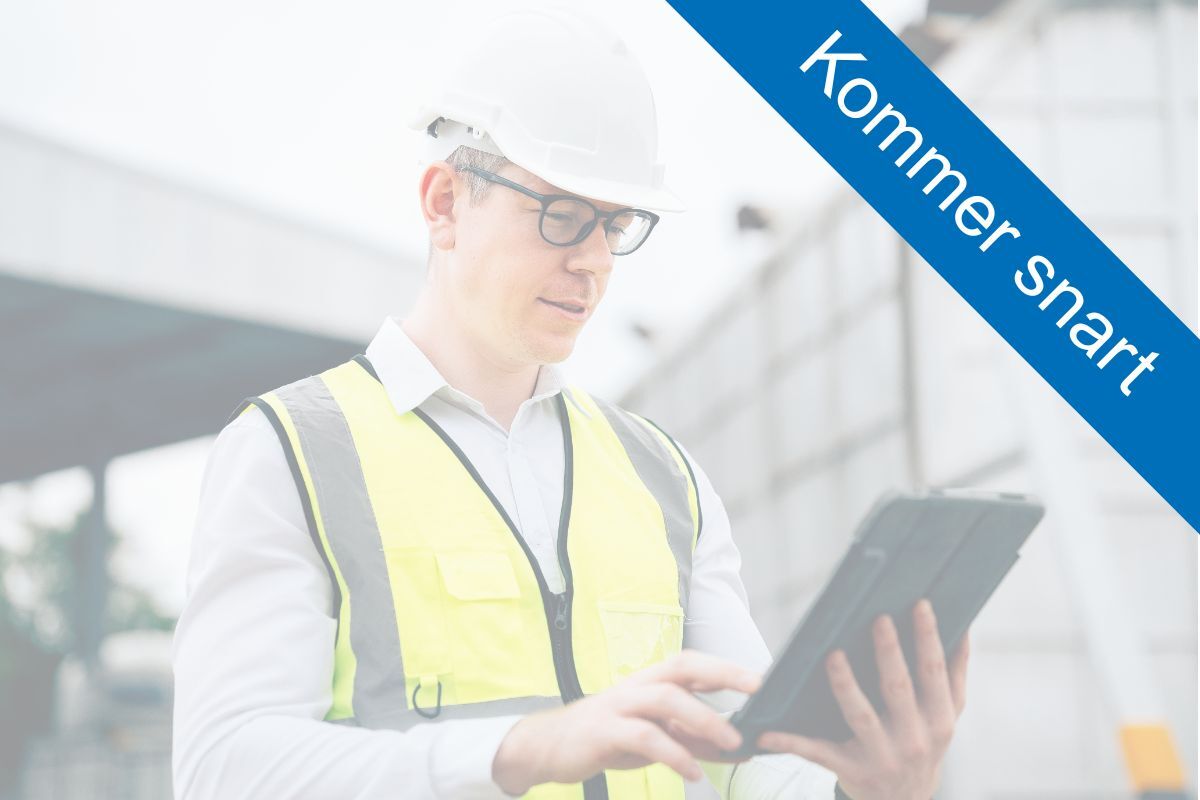 construction-worker-using-tablet_Kommer-snart
